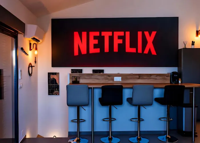 36 2 L Air Marin Terrasse Bioclimatique Toutes Saisons Detente Et Confort Netflix Sur Ecran Geant Stationnement Gratuit Et Acces Autoroute Facile